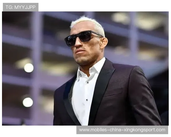 UFC 重量级大战对轰!肉眼可见的恐怖 UFC 重量级大战对轰!肉眼可见的恐怖