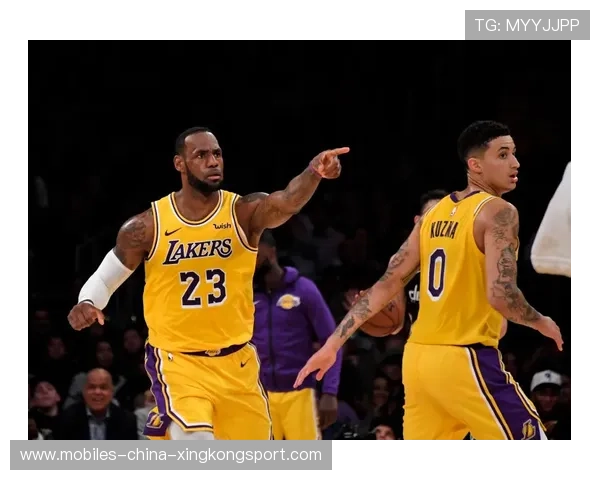 詹姆斯精准分球,湖人阵地打出秩序
