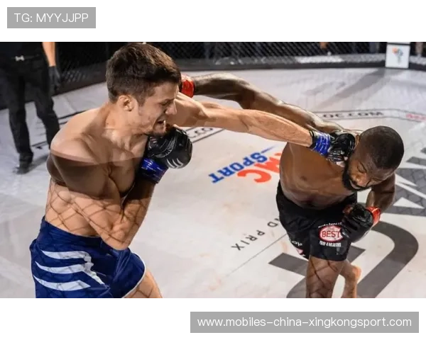 UFC拳手极限拉扯两回合后强势反扑，如何做到逆袭？