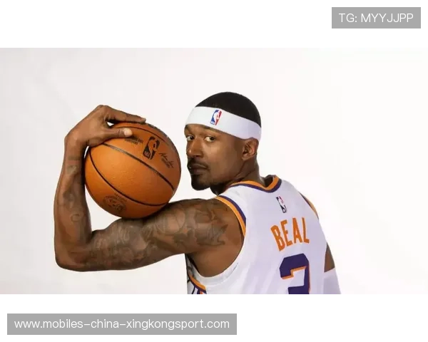 比尔外接手爆发，进攻体系运转顺畅，比尔的防守